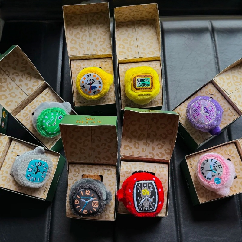 In Stock Pop Sunday Plush Rela - Jewelry Box With Watches 评论和价格